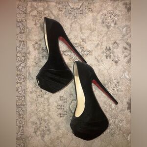 🚨CHRISTIAN LOUBOUTIN DRAPESSE 37.5🚨